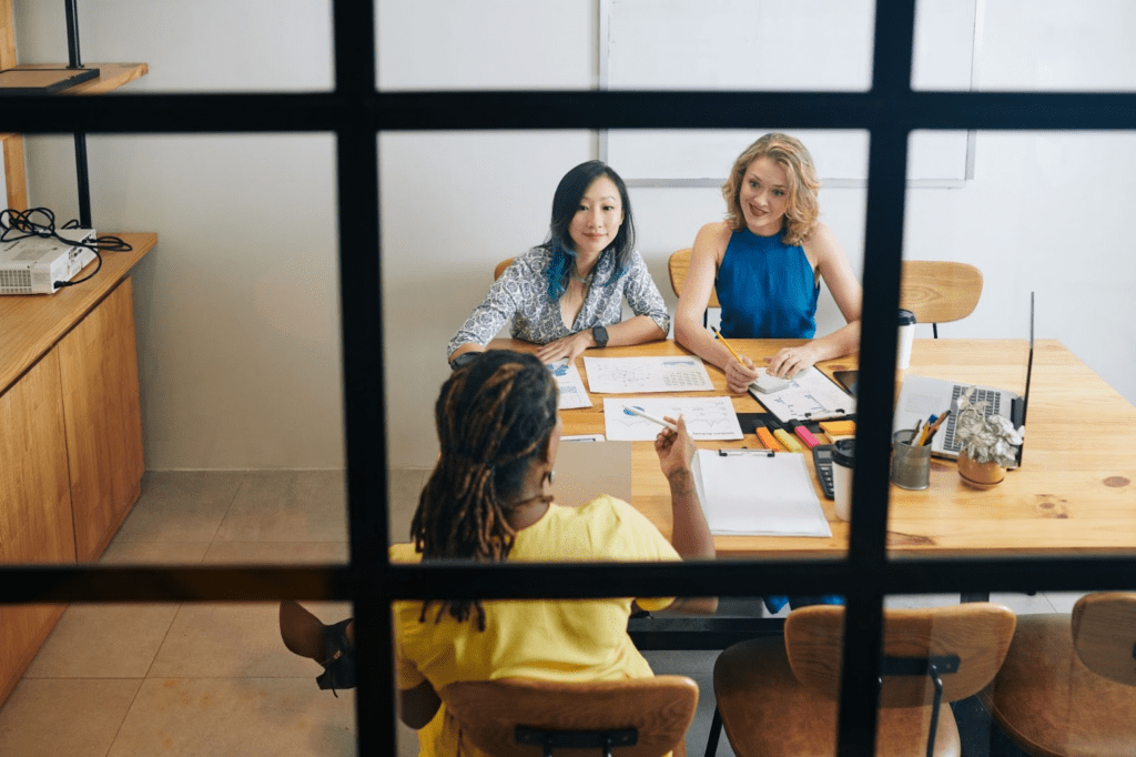 women project management professionals working in an office
