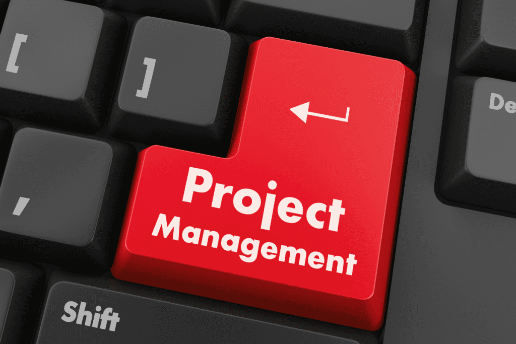 computer key with the words project management written in red